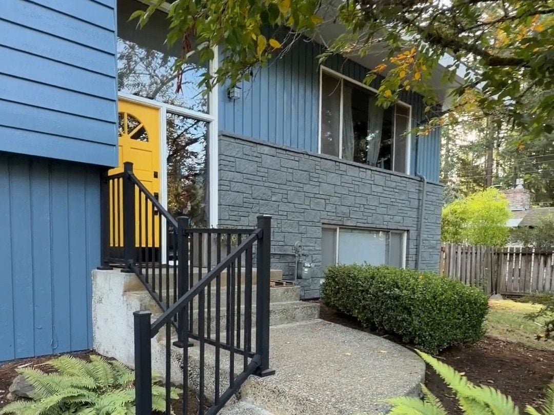 Navy siding and a Goldenrod front door painted with Emerald Rain Refresh in Shoreline